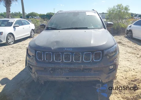 2024 Jeep Compass Latitude 4X4 from USA, damaged, VIN 3C4NJDBN5RT586715